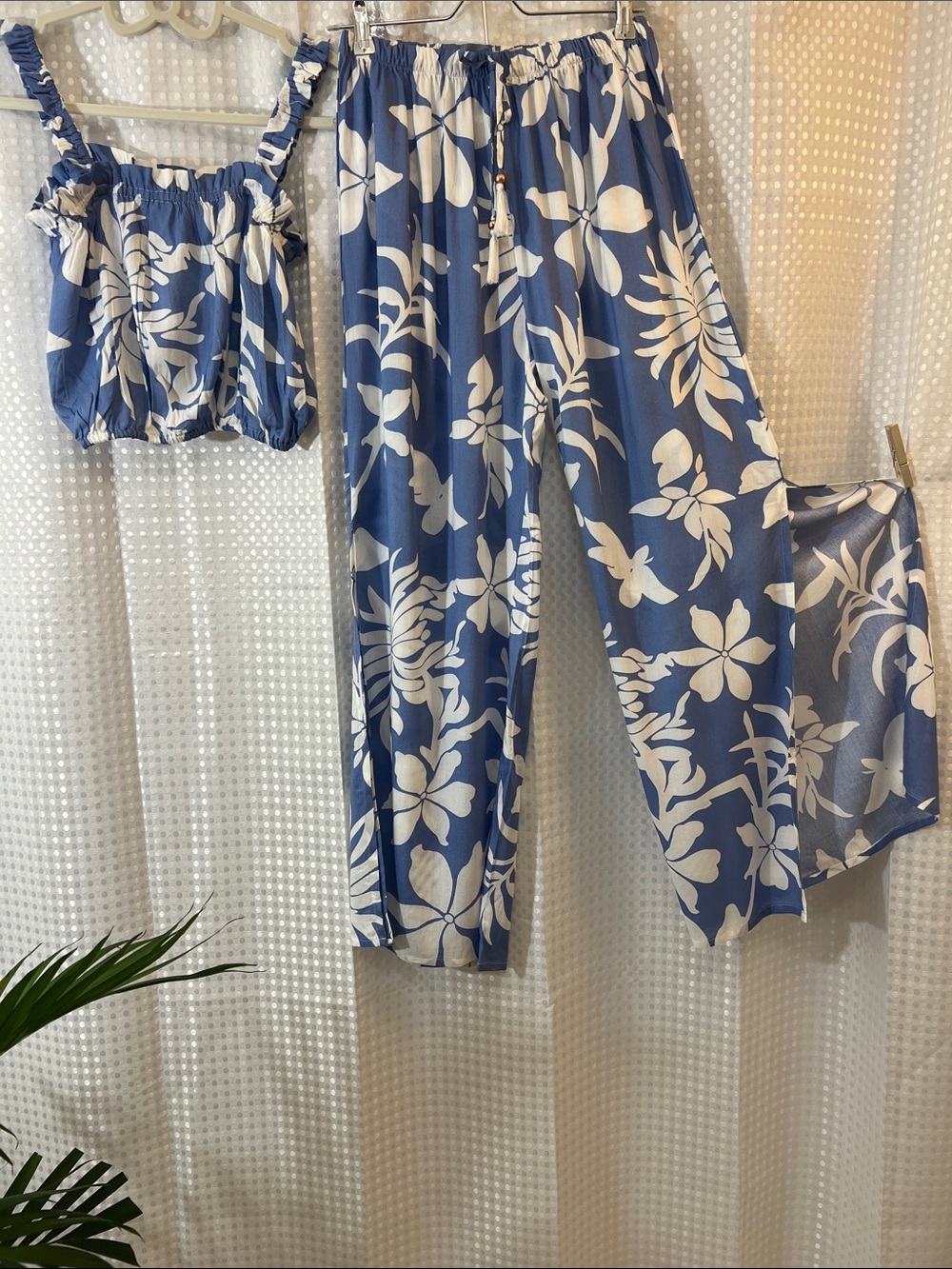 NWT Flirty & Flowy SALTY LEMON Blue & White Floral Crop Top & Pant w/Side Slits